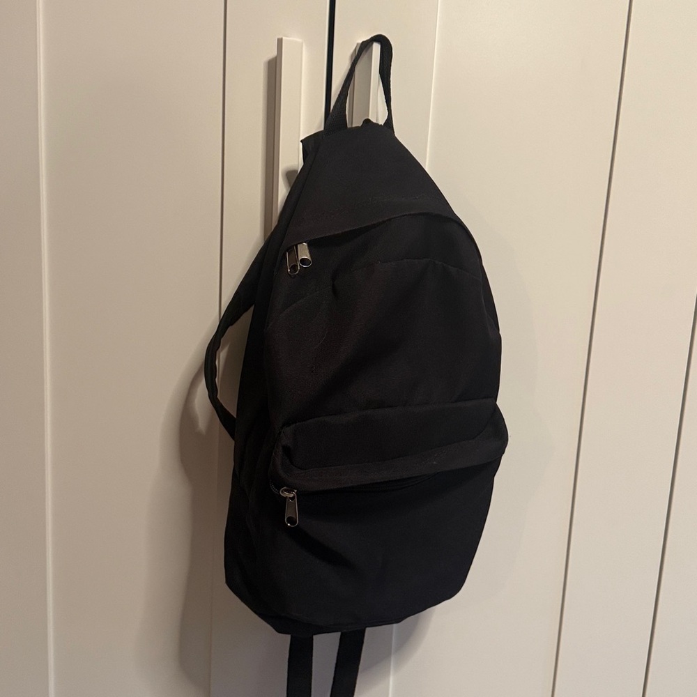 Black basic backpack - Picture 3 of 6